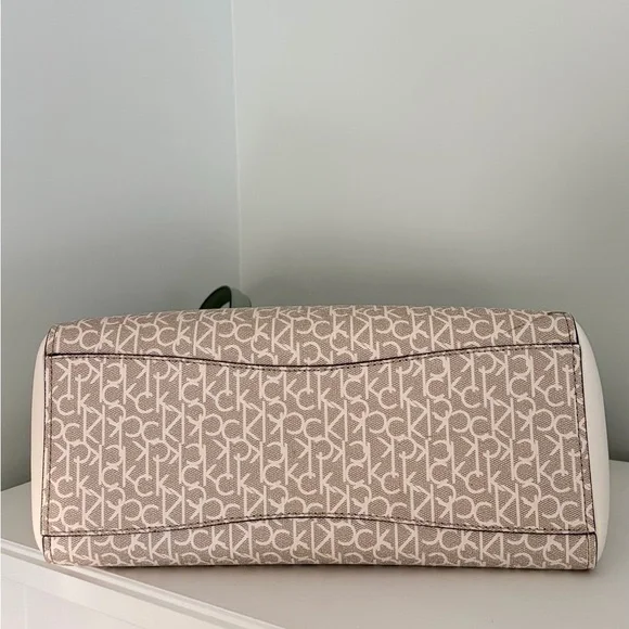 Calvin Klein bag - Picture 11 of 11